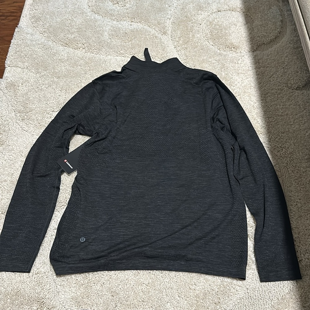 Lululemon 1/2 Zip - Picture 3 of 5